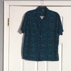 Murano liquid luxury shirt sleeve shirt size Large